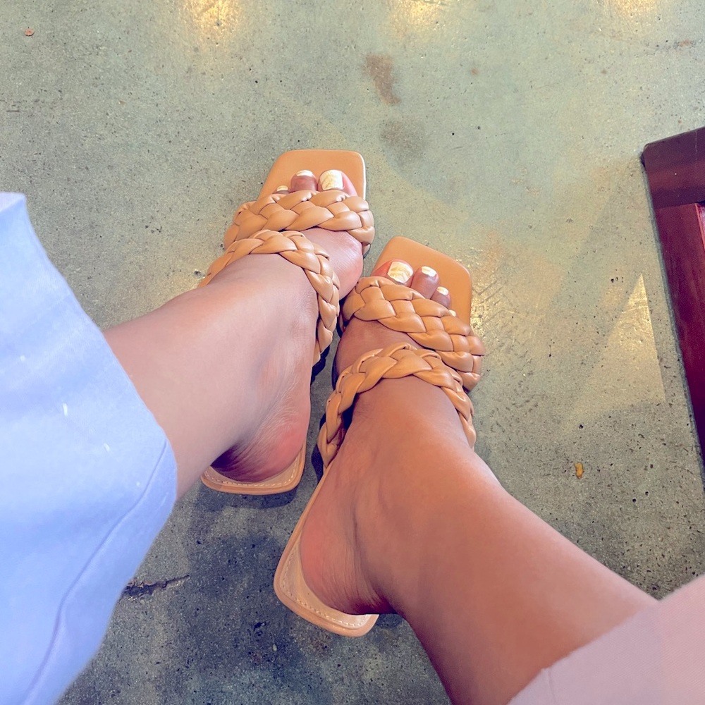 BCBGeberation Knotted Block  Neutral Heels